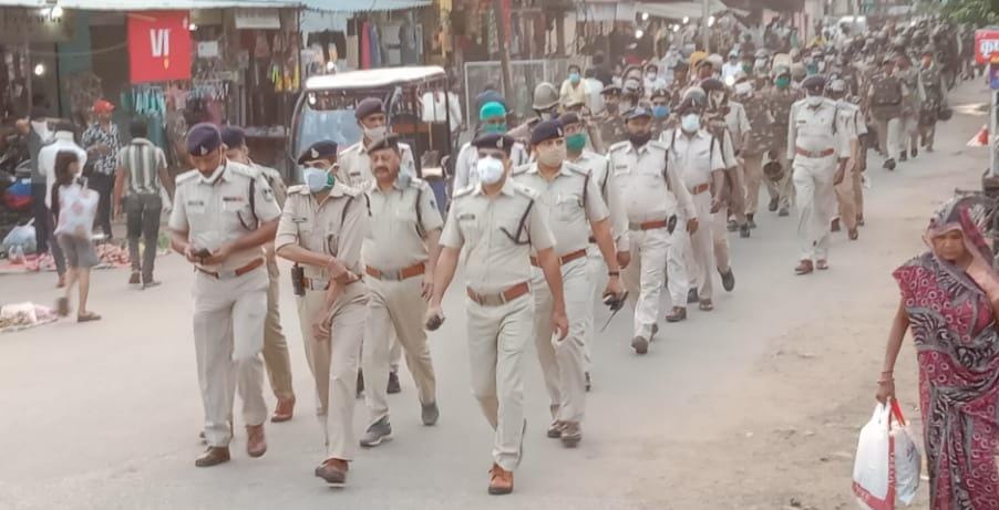 आगामी विधानसभा उपचुनाव को दृष्टिगत रखते हुए ग्वालियर पुलिस ने हजीरा क्षेत्र में किया फ्लैग मार्च | New India Times