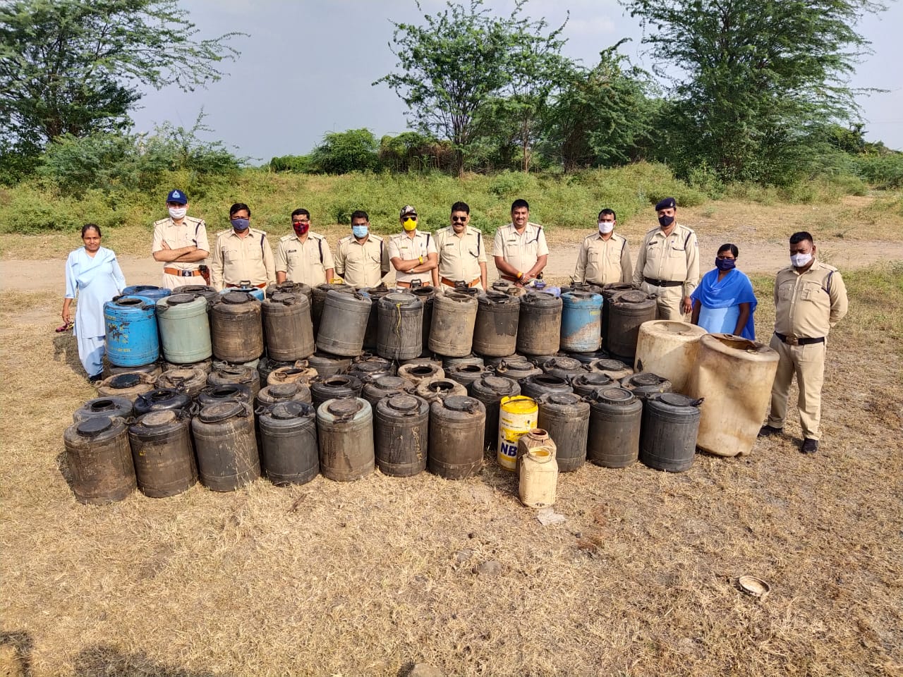 आबकारी विभाग के जिला स्तरीय अपराध नियंत्रण दल द्वारा किया गया लाखों रुपये का शराब जप्त | New India Times