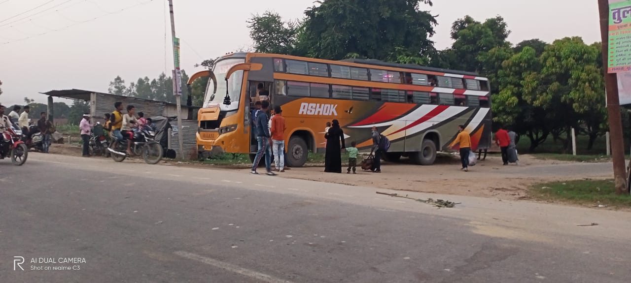 राजस्व को रोज पचासों हजार का चूना लग रही हैं डग्गामार बसें, लाखों रूपये का सामान भी बिना टैक्स अदा किये अवैध रूप से ला रहे हैं दिल्ली से | New India Times