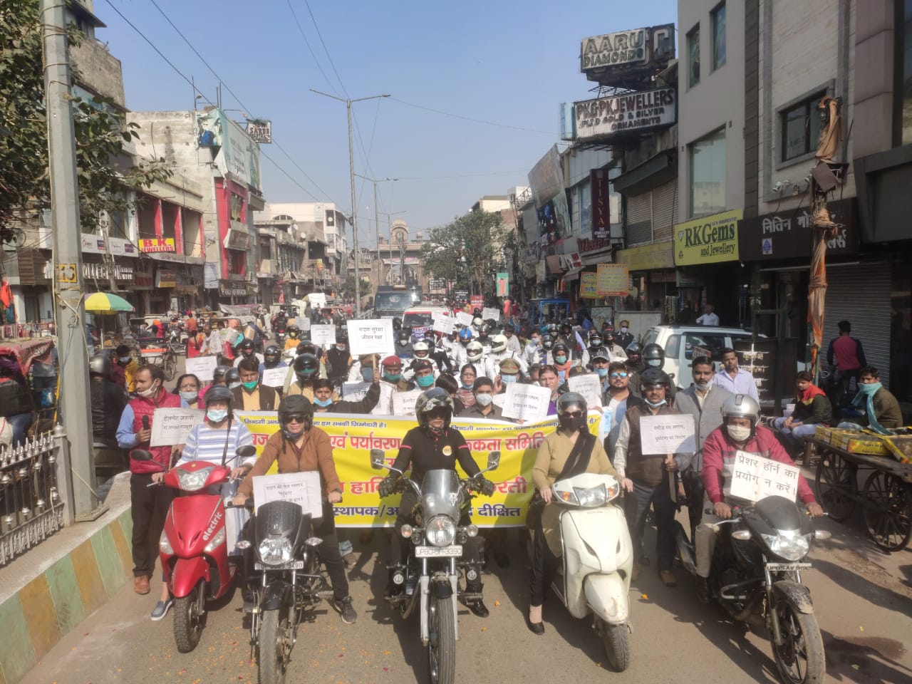 जागरूकता लाने से जनहानि कम हो सकती है: विनोद दीक्षित। वाहन चलाते समय यातायात के नियमों का पालन करें: यातायात पुलिस निरीक्षक डॉ अशोक कुमार सिंह | New India Times