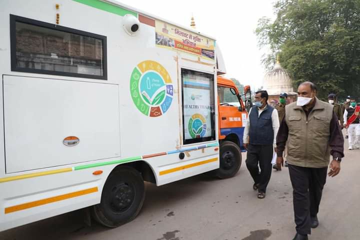 ग्वालियर क्षेत्र में खाद्य पदार्थों में मिलावट की जांच के लिये मिली चलित खाद्य प्रयोगशाला का कमिश्नर ने किया निरीक्षण | New India Times