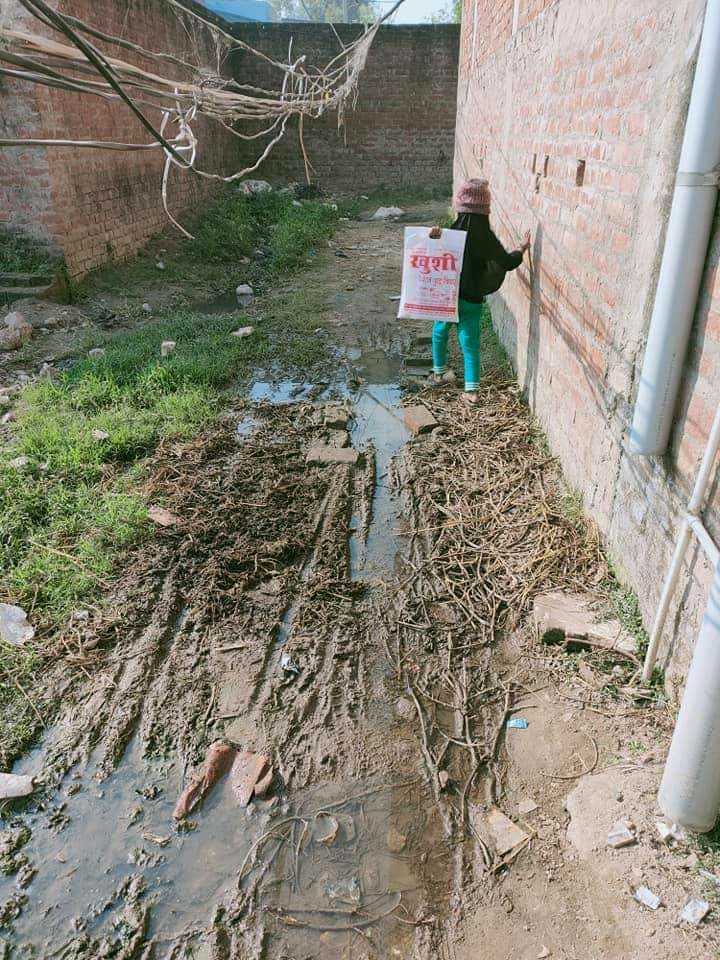 मौत के साए में जी रहे हैं मोहल्ले वासी और चैन की नींद आराम फरमा रहा है विद्युत विभाग | New India Times