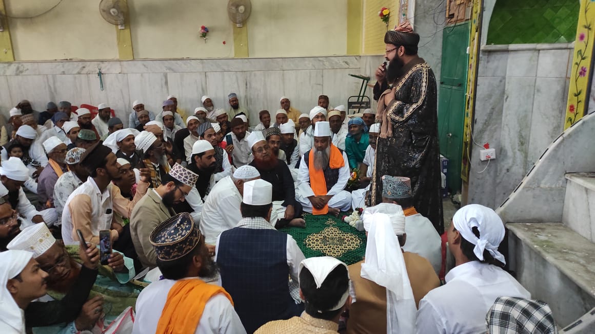 मस्जिद शनवारा गेट बुरहानपुर के इमाम के परिवार की शादी में यूपी के जाइस की भारत प्रसिद्ध अध्यात्मिक शख्सियत ने की इमाम के परिवार की शादियों में शिरकत | New India Times