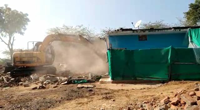 एंटी माफिया मुहिम के तहत तीन करोड़ की जमीन कराई गई मुक्त, उक्त जमीन पर साहब सिंह गुर्जर ने बना रखा था मकान और भैंसों का तबेला | New India Times