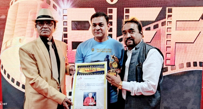 मुंबई के फिल्म डायरेक्टर ने हैदर अली को उनकी फिल्मों में एक्टिंग के लिए किया सम्मानित | New India Times
