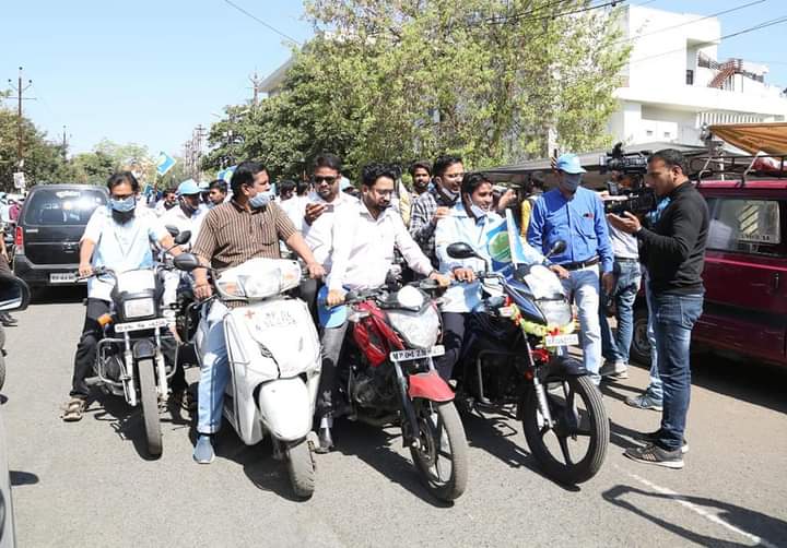 आयुष्मान भारत बाइक रैली को सत्र न्यायाधीश श्री शर्मा ने हरी झंडी दिखाकर किया रवाना | New India Times