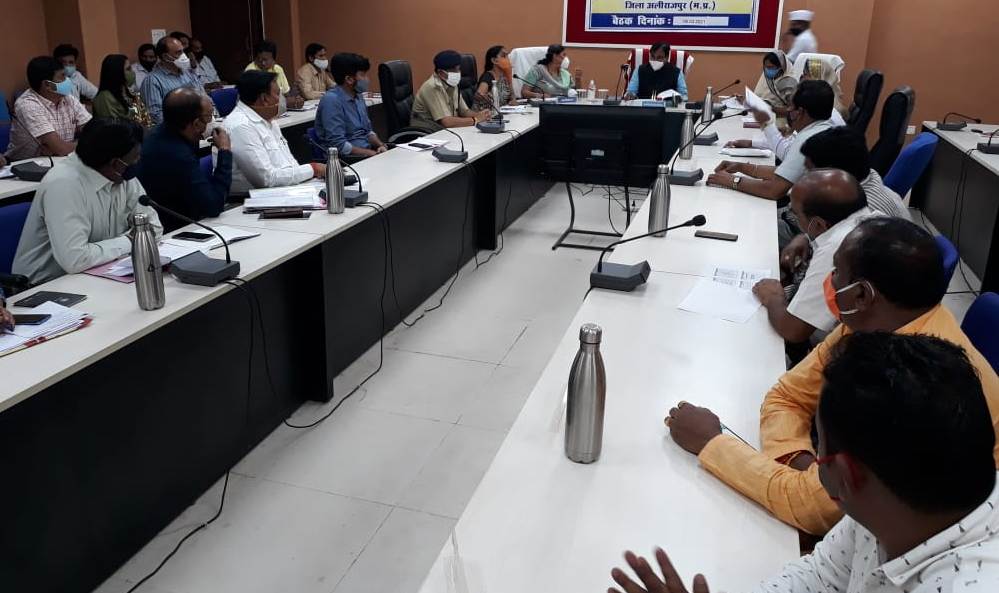 सांसद श्री गुमानसिंह डामोर की अध्यक्षता में जिला स्तरीय संकट प्रबंधन समूह की बैठक संपन्न | New India Times