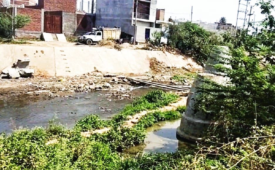 साफ नहीं हो सकी स्वर्ण रेखा की सीवर लाइन, नदी में बह रहा है गंदा पानी | New India Times