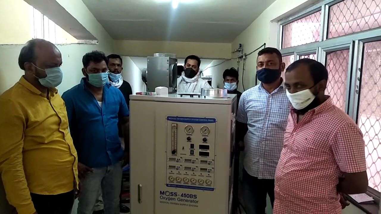 शहर निवासी मित्रों ने मेडिकल कॉलेज को दी ऑक्सीजन मशीन, एक दिन में मिलेगी 64800 लीटर ऑक्सीजन | New India Times