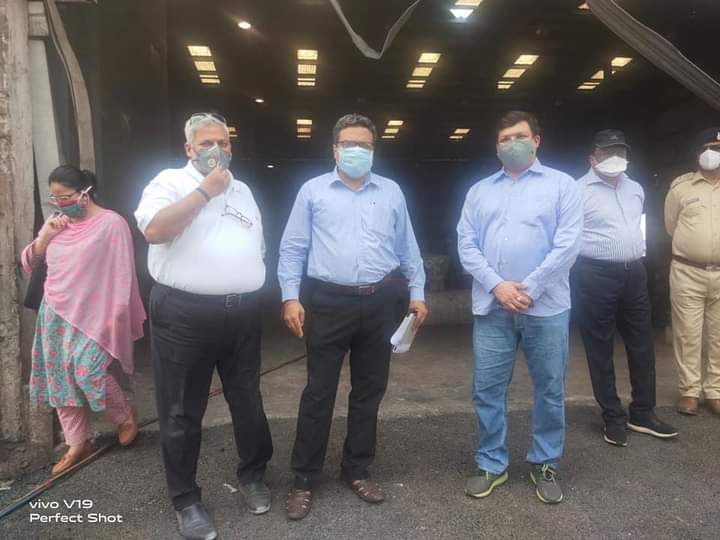 कमिश्नर डॉ शर्मा ने कलेक्टर श्री सिंह के साथ किया पीथमपुर के मित्तल कार्प ऑक्सीजन प्लांट का निरीक्षण | New India Times