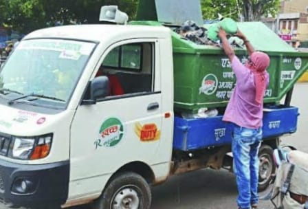 कचरे की गाड़ी वाला नहीं बजा रहा था गाने (जिंगल), अधिकारी ने कर्मचारियों पर लगाया जुर्माना | New India Times