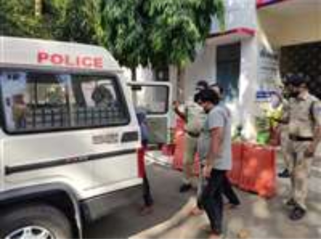 रेमडेसिविर इंजेक्शन की कालाबाज़ारी करते हुए तीन आरोपी गिरफ्तार | New India Times