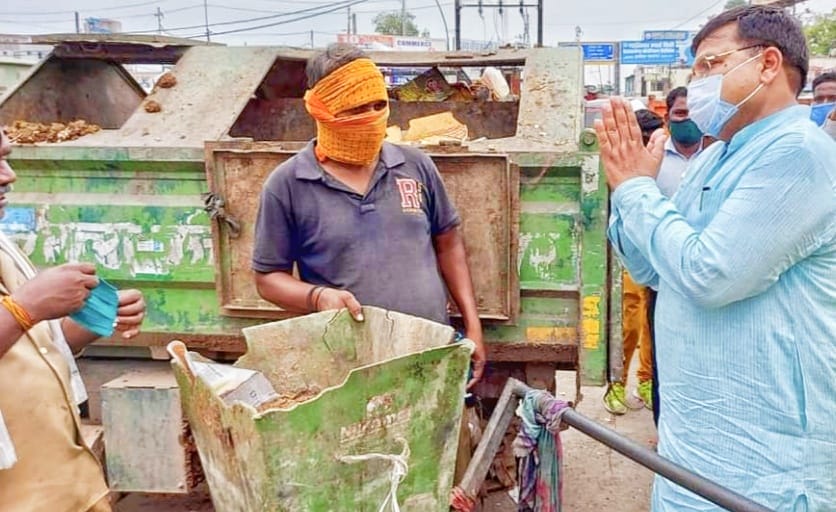 ग्वालियर के किलागेट से लेकर हजीर तक लोगों को कोविड गाइड लाइन का पालन करने के लिए भाजपा ने शुरू किया जन जागरूकता अभियान | New India Times