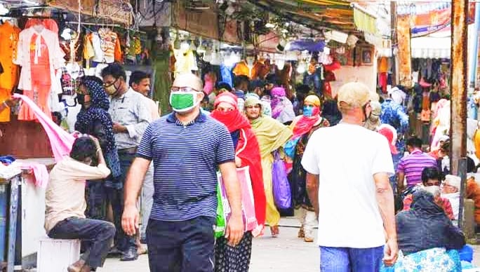 शहरवासियों को अभी भी नहीं मिला सबक, बाजारों में उमड़ी ग्राहकों की भीड़, 4 से 6 बजे तक सड़कों पर लगा रहा जाम | New India Times