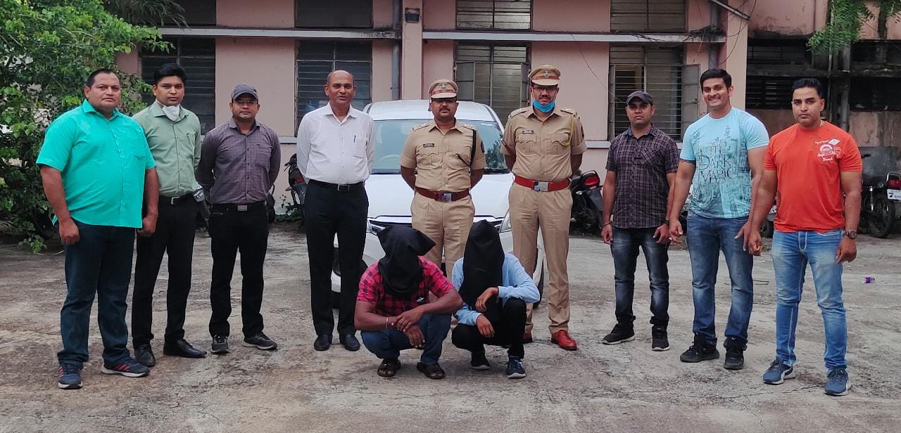 इंदौर निवासी की कार और मोबाइल लूटने वाले दो बदमाशों को क्राइम ब्रांच पुलिस ने कार के साथ किया गिरफ्तार | New India Times