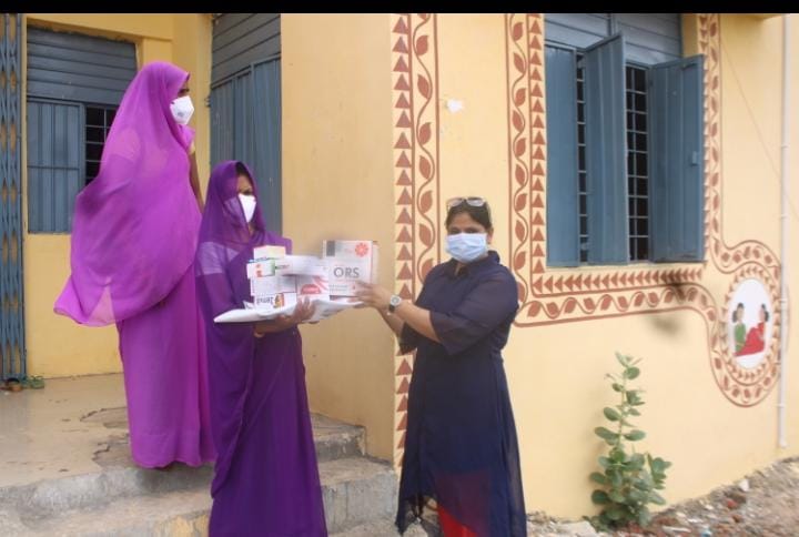 एक्शनएड एसोसिएशन भोपाल के द्वारा मेघनगर में कोविड-19 महामारी के अंतर्गत स्वस्थ कर्मियों को मेडिकल सामग्री देने, लोगों द्वारा सेफ्टी किट गाइडलाइन का पालन करवाने एवं वैक्सीनेशन के लिए चलाया जा रहा है जागरूकता अभियान | New India Times