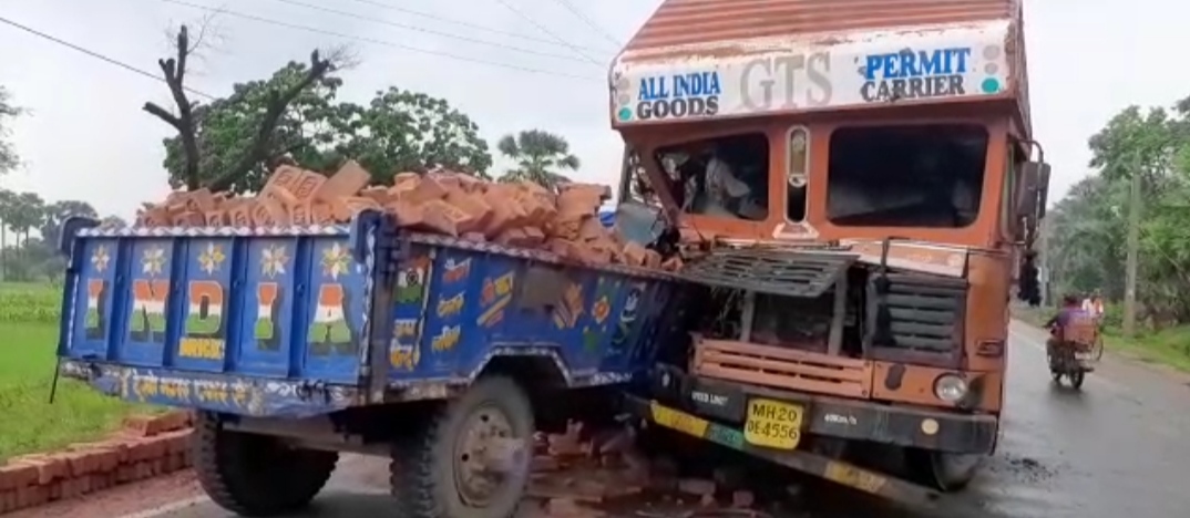 सनहौला मुख्य मार्ग पर पर सड़क दुर्घटना में जख्मी हुआ ट्रक चालक | New India Times