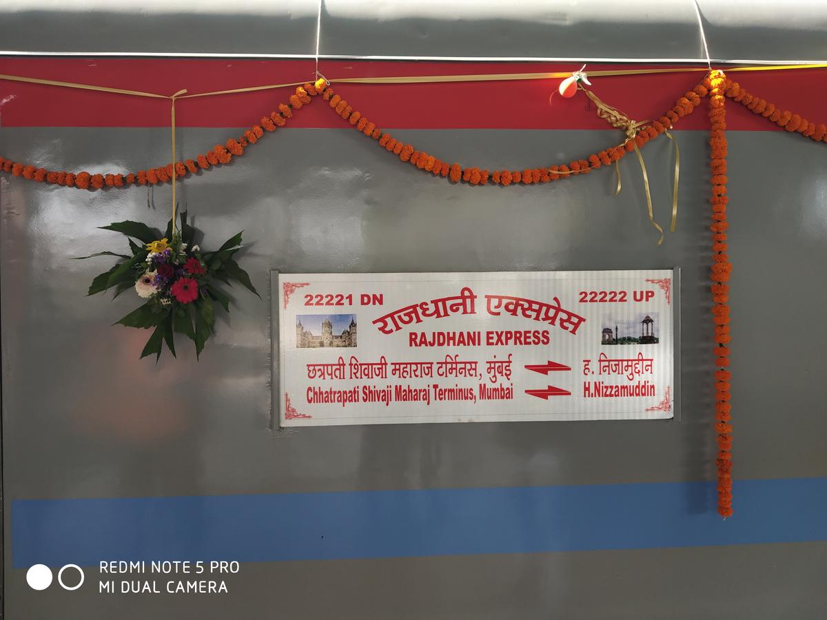 सीएसएमटी मुंबई-हजरत निजामुद्दीन राजधानी स्पेशल ट्रेन सेवा बहाल | New India Times