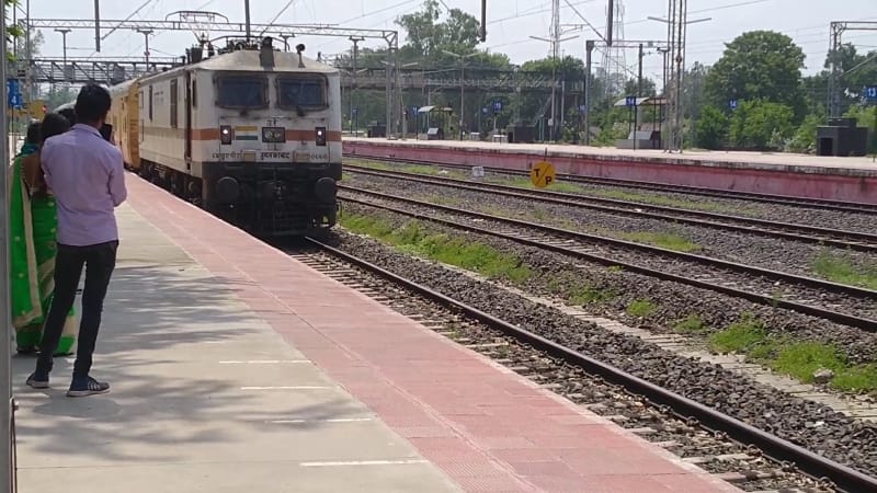2 वर्ष बाद प्रारंभ हुई पातालकोट-दिल्ली ट्रेन, यात्रियों में दिखी उत्सुकता | New India Times