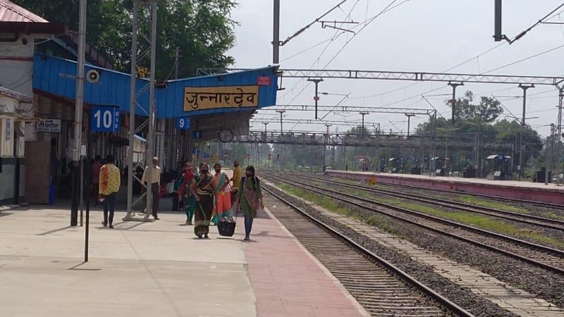 2 वर्ष बाद प्रारंभ हुई पातालकोट-दिल्ली ट्रेन, यात्रियों में दिखी उत्सुकता | New India Times