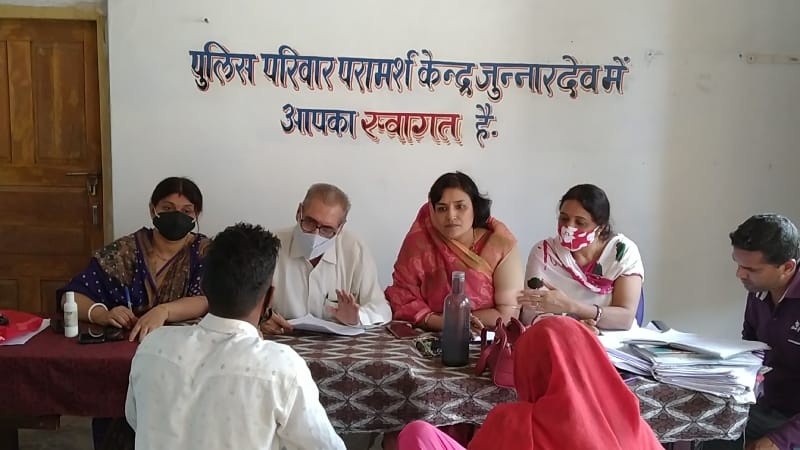 परिवार परामर्श केंद्र की साप्ताहिक बैठक संपन्न परामर्श दाताओं ने भटकते परिवारों को किया एकत्रित | New India Times