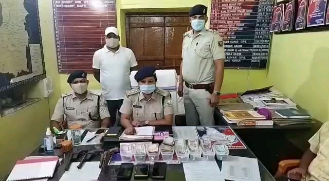 दो बड़े डकैती कांड का पुलिस ने किया गया खुलासा, तीन अपराधी गिरफ्तार | New India Times