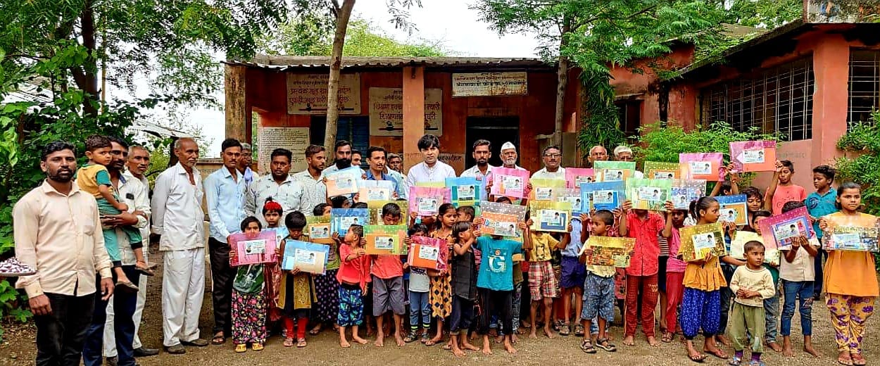 युवा कांग्रेस जिलाध्यक्ष प्रो. पाटिल की सरहनीय पहल, 26 गांवों के छात्रों को किया स्कूल सामग्री का वितरण | New India Times