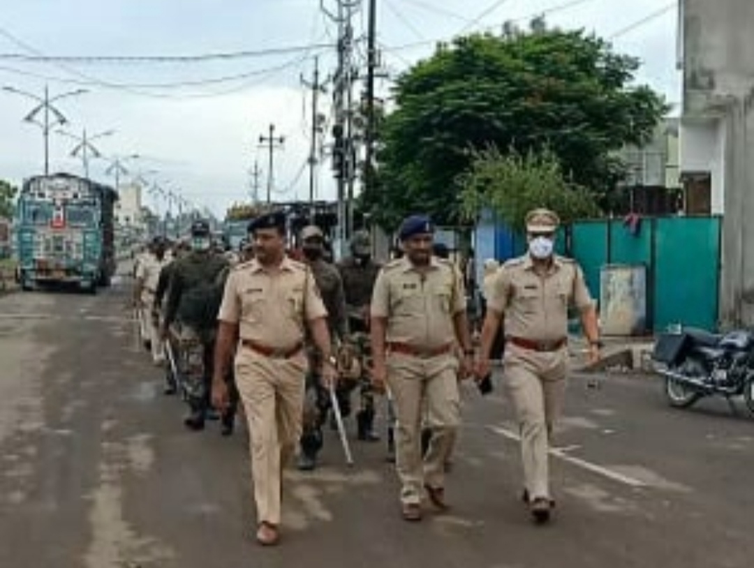 बकरीद की पूर्व संध्या पर पुलिस ने किया फ्लैग मार्च | New India Times
