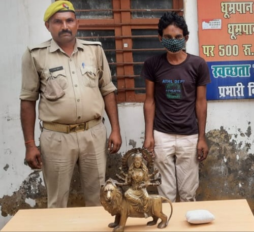 मंदिर से दुर्गा माता की मूर्ति चोरी करने के आरोप में पुलिस ने करनवीर सिंह को गिरफ्तार कर किया मूर्ति बरामद | New India Times
