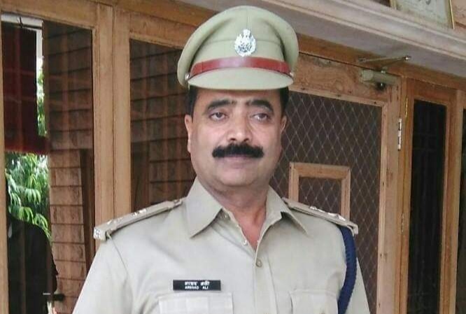 भारतीय पुलिस सेवा के अधिकारी अरशद खान IPS ने अपनी बेटी की शादी सादगी से करके सबको सोचने पर कर दिया मजबूर, रुखसार व वसीम की शादी की चारों तरफ है सकारात्मक चर्चा | New India Times