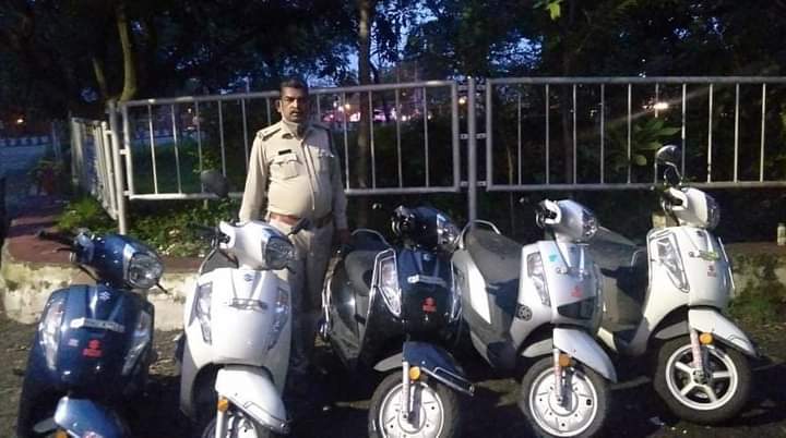 शोरुम में फ़र्जी एप्रुवल लेटर देकर 6 दो पहिया वाहन उठाने वाले दो सेल्स एजेन्ट गिरफ्तार | New India Times