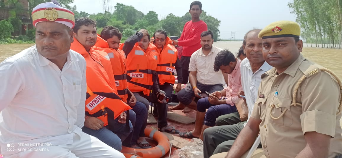 तहसील डुमरियागंज अंतर्गत 50 गांव आये बाढ़ की चपेट में, राहत एवं बचाव कार्य में लगा प्रशासन | New India Times