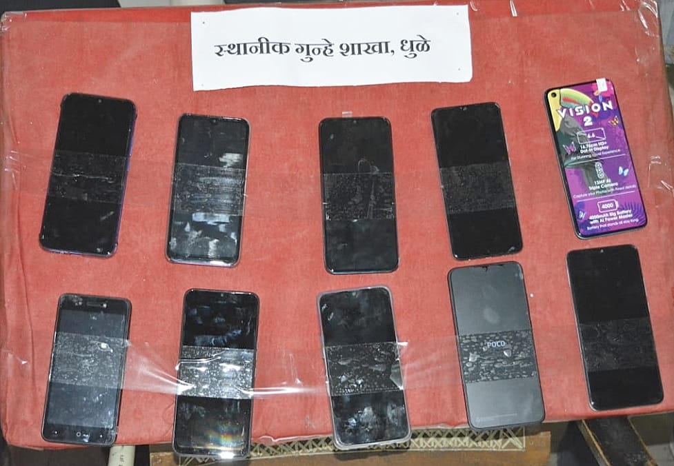 मोबाइल दुकान में चोरी करने वाले तीन आरोपी गिरफ्तार, 10 मोबाइल बरामद | New India Times