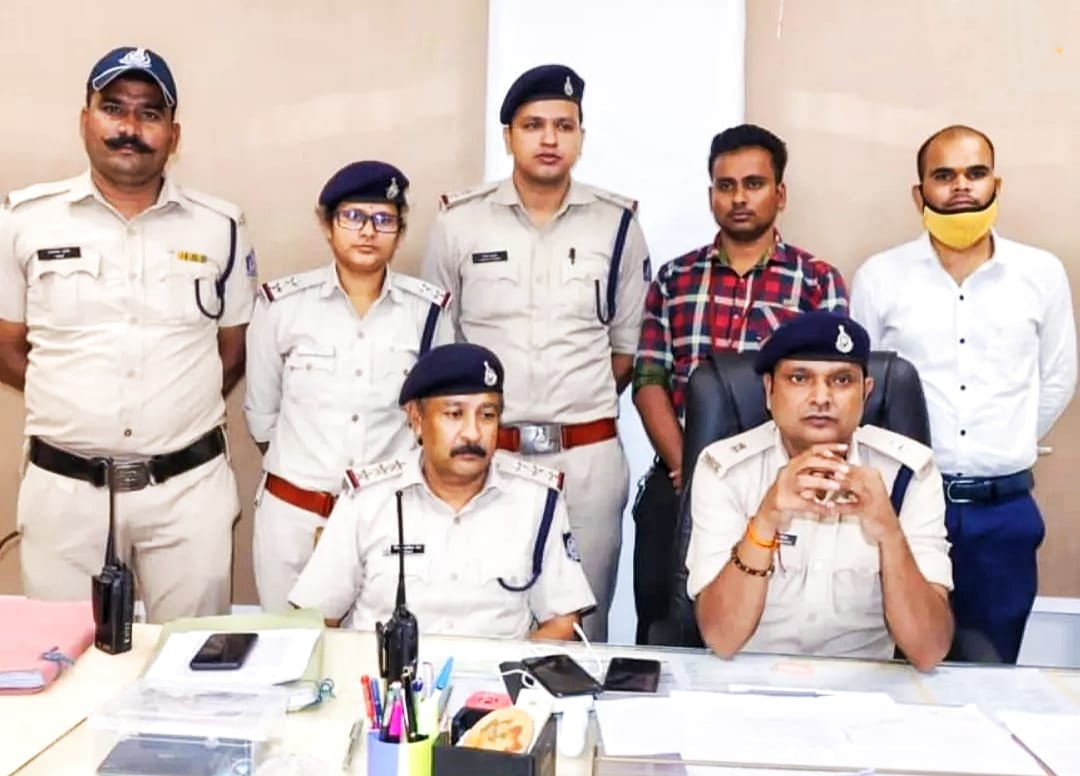 प्रोपर्टी के लिए 3 सगी बहनों ने रची लूट और छेड़खानी की झूठी कहानी, पुलिस ने मामले का खुलासा करते हुए दो लड़कियों सहित 4 को किया गिरफ्तार | New India Times