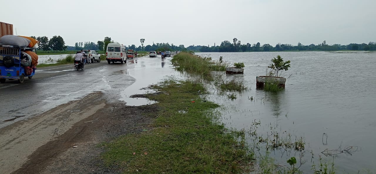 अंबेडकर नगर नदी का जलस्तर बढ़ने से निचले स्थानों पर बाढ़ का खतरा मंडराया | New India Times