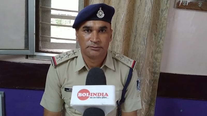 सट्टा पर्ची लिखते पुलिस के हत्थे चढ़ा ग्रामीण सटोरिया, इस कार्रवाई से अवैध माफियाओं में फैली दहशत | New India Times