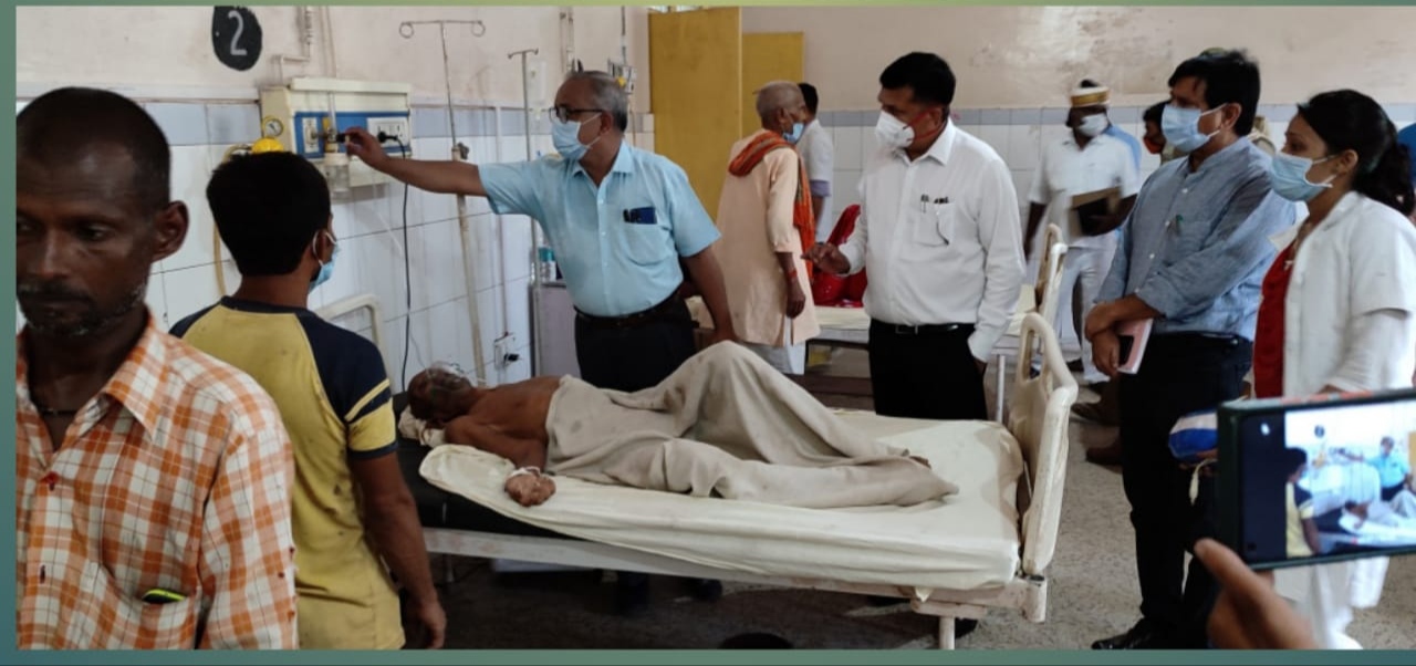 बहराइच डीएम ने महर्षि बालार्क जिला चिकित्सालय का किया औचक निरीक्षण, चिकित्सालय की साफ- सफाई, दवाओं की उपलब्धता व अन्य व्यवस्थाओं का जिला जायजा | New India Times