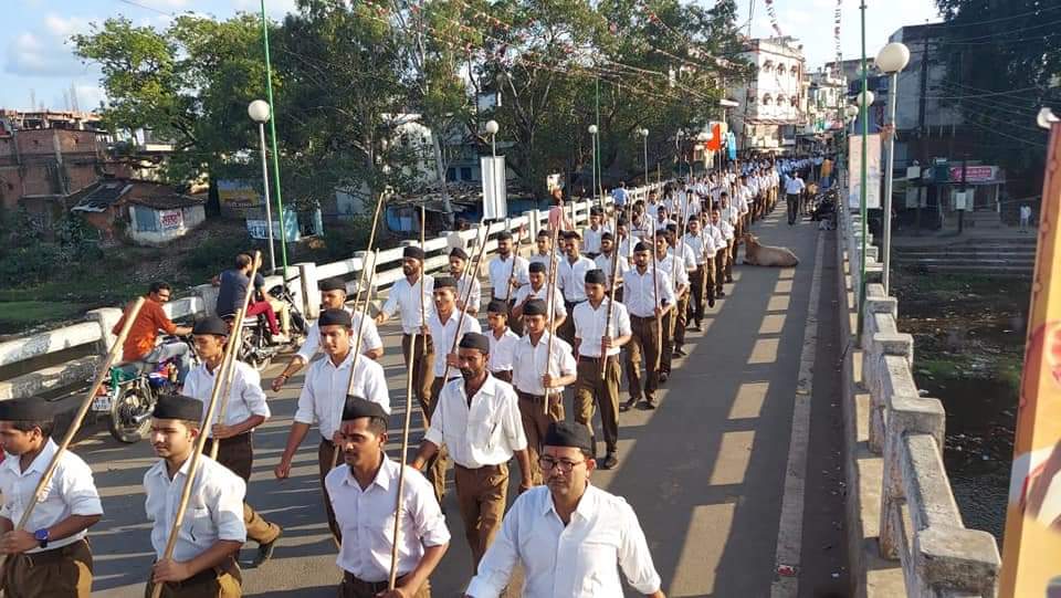 राष्ट्रीय स्वयंसेवक संघ के स्वयंसेवकों ने बुधवार को निकाला पथ संचलन, समाज में एकजुटता का दिया संदेश | New India Times