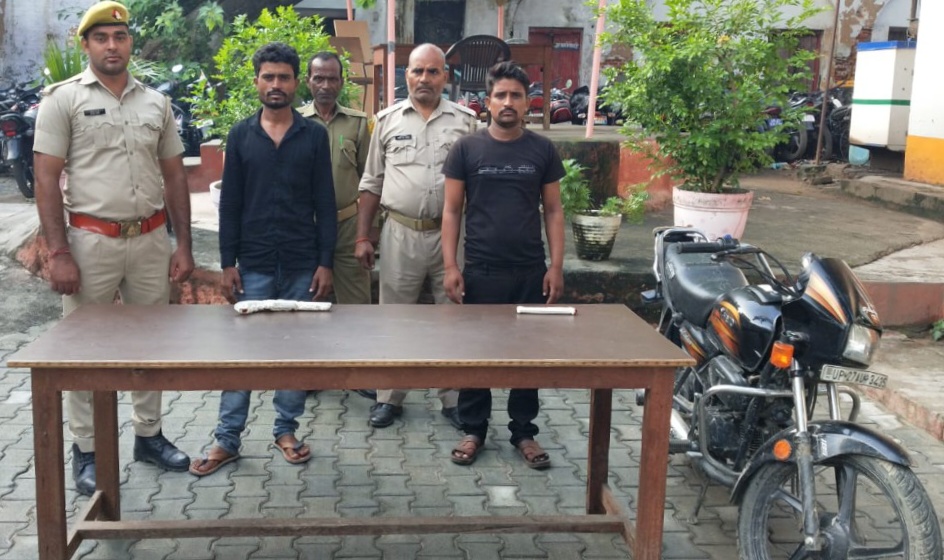 कोतवाली पुलिस ने दो शातिर वाहन चोरों को किया गिरफ्तार, 1 बाइक, 1 चाकू व 1 तमंचा बरामद | New India Times