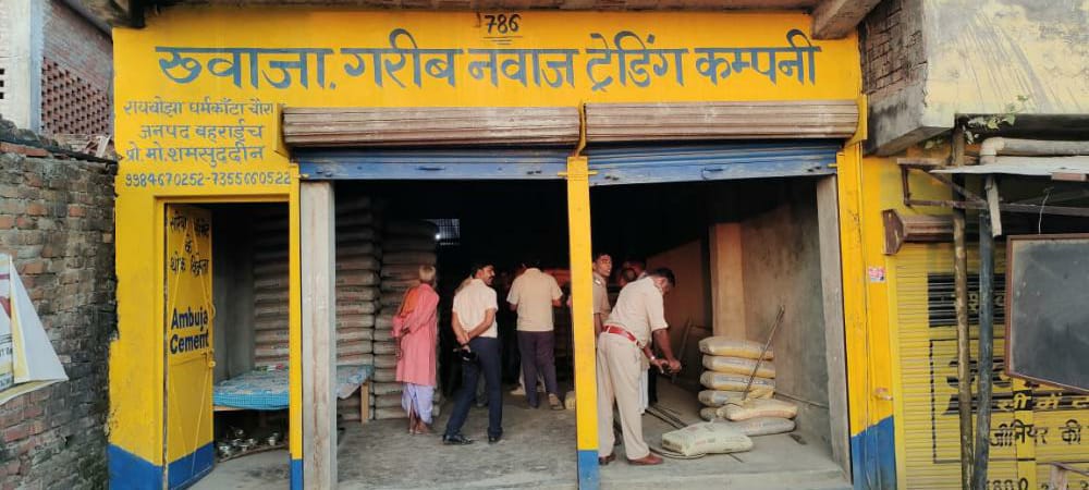 सीमेन्ट विक्रेता की दुकान से बड़ी मात्रा में पकड़ी गई नकली सीमेंट की बोरियां, पुलिस ने दुकान किया सील | New India Times
