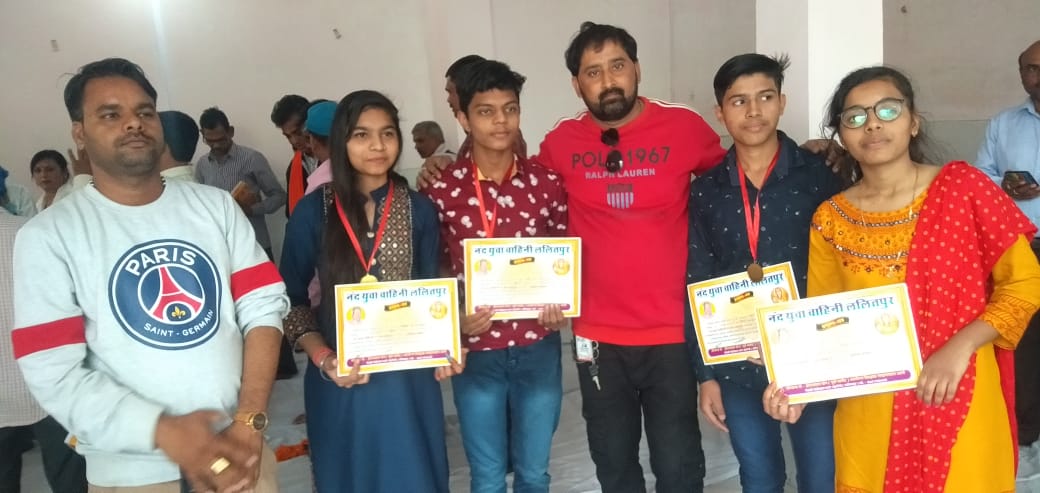 नंद युवा वाहिनी ललितपुर ने मेघावी छात्र एवं छात्राओं को किया सम्मानित | New India Times