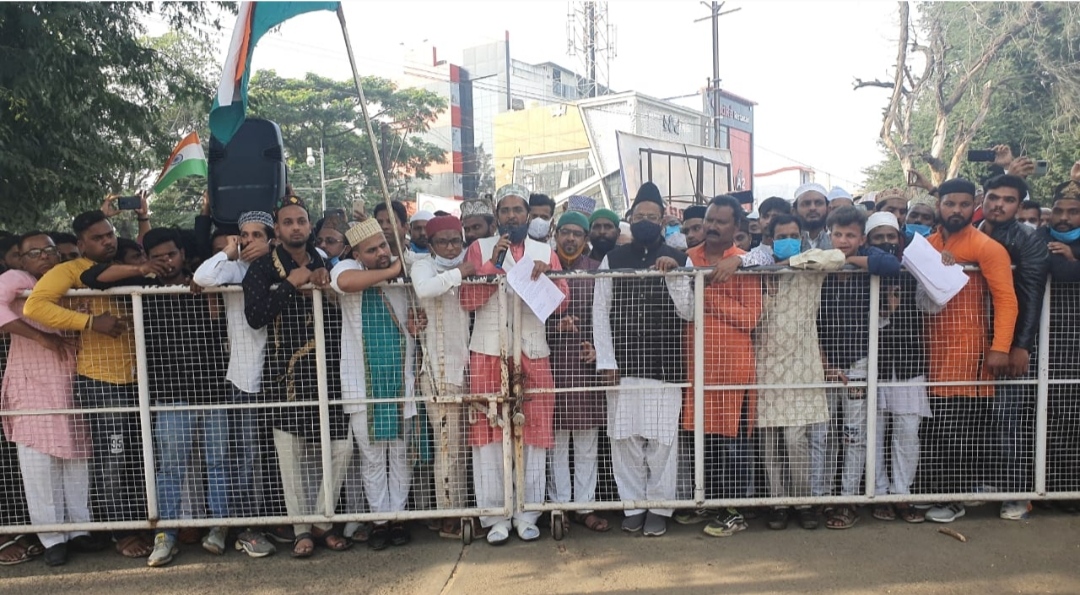 वसीम रिज़वी और यति नरसिंहानंद सरस्वती पर पाबंदी लगाने की मांग को लेकर अंजुमन कमेटी और बज्मे नूरी कमेटी छिंदवाड़ा ने सौंपा ज्ञापन | New India Times
