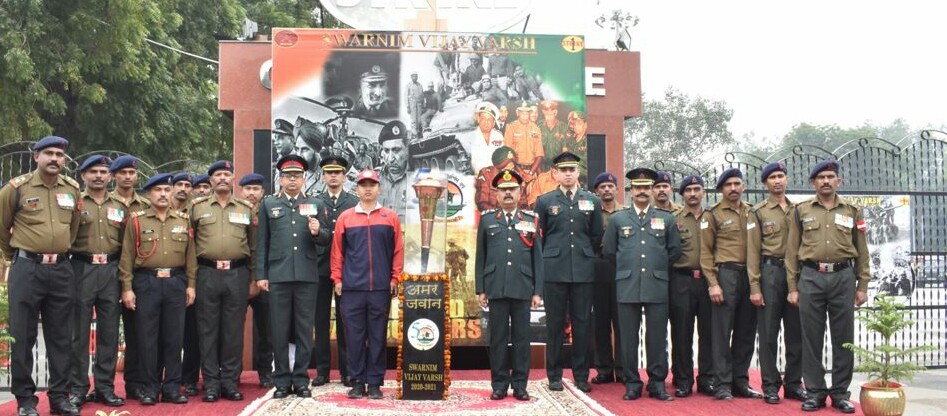 स्वर्णिम 50 वर्ष विजय मशाल का मथुरा स्ट्राईक वन पर हुआ जोरदार स्वागत, 1971 के युद्ध में शहीद हुए सेना के जवानों को याद करते हुए अर्पित की गयी पुष्पांजलि | New India Times