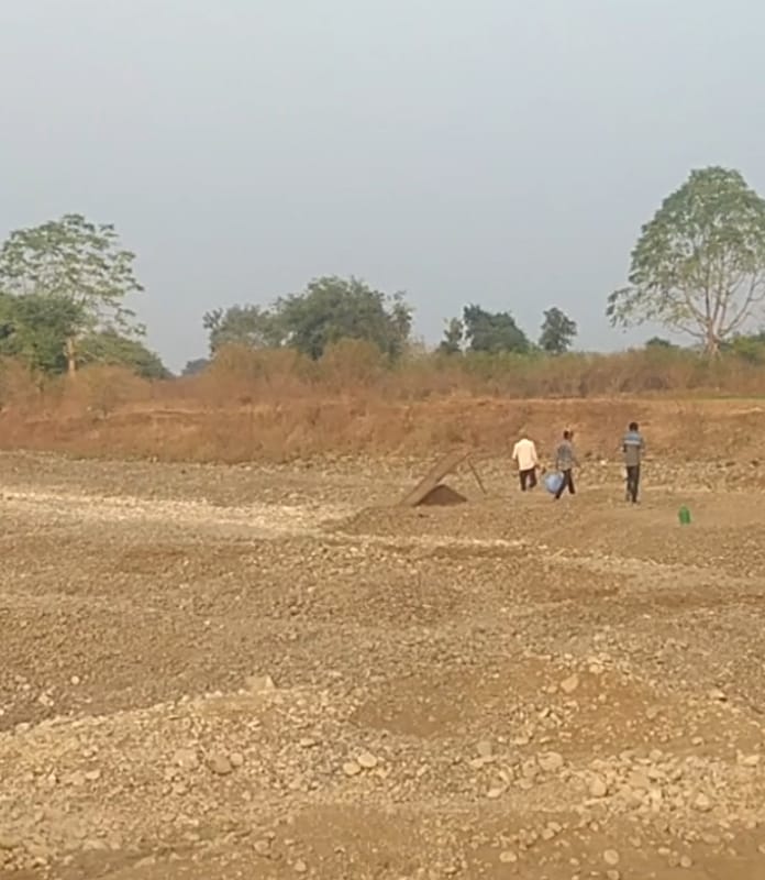 राजस्व विभाग के आशिर्वाद से चल रहा है अवैध रेत तस्करी का गोरखधंधा | New India Times