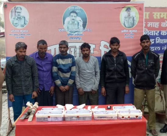 एसओजी, थाना रामचंद्र मिशन व बिहार पुलिस की मुठभेड़ में 6 शातिर चोर गिरफ्तार, 11 लाख रुपए कैश, 10 किलो चांदी के आभूषण व अवैध असलहा बरामद | New India Times