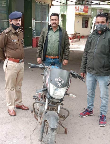 बैरागढ़ पुलिस ने शातिर वाहन चोर को चोरी की बाइक के साथ किया गिरफ्तार | New India Times