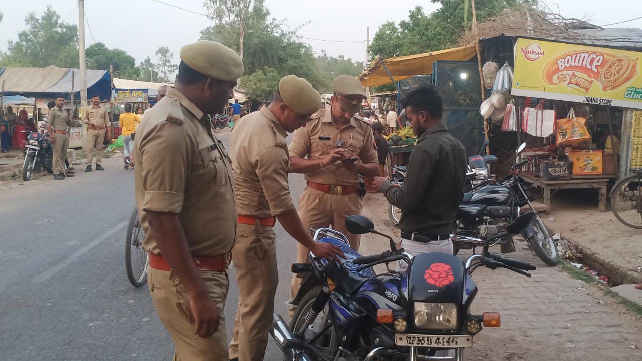 पुलिस अधीक्षक के निर्देशन में खीरों में चलाया जा रहा है चेकिंग अभियान | New India Times