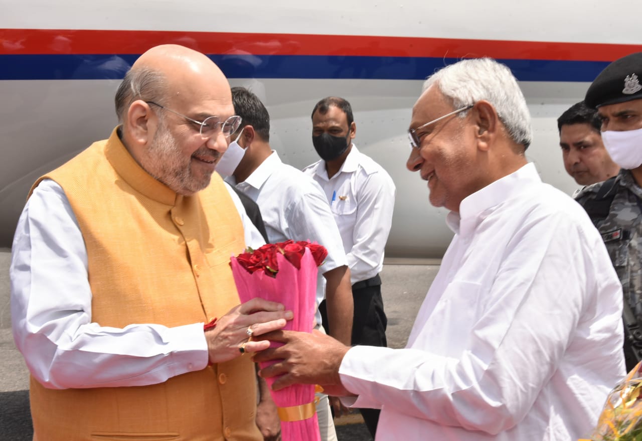 केन्द्रीय गृह मंत्री अमित शाह का पटना एयरपोर्ट पर मुख्यमंत्री ने किया स्वागत | New India Times