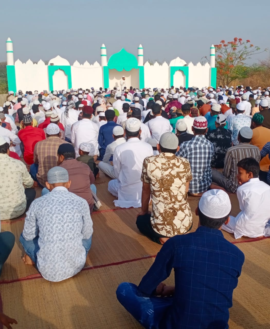 पूरे हर्षोल्लास के साथ मनाया गया ईद उल फितर का त्यौहार, देश में अमन व शांति के लिए मांगी गई दुआएं | New India Times