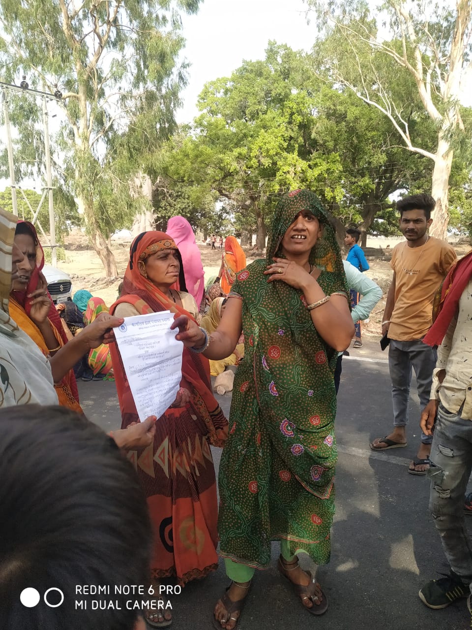 ग्राम पनाला में पानी को लेकर महिलाओं द्वारा धार मांडू रोड का किया गया चक्का जाम | New India Times